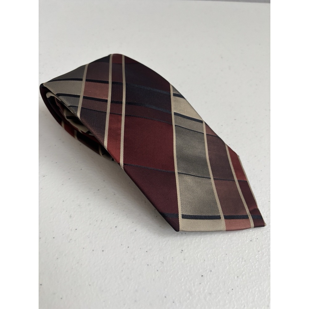 Crazy Horse Red Black Tan Metallic Geometric Standard Pointed 100% Silk‎ Tie